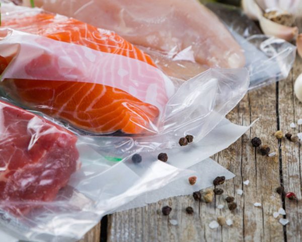 Sac sous vide gaufré vs sac lisse : quelles différences et quels usages ?