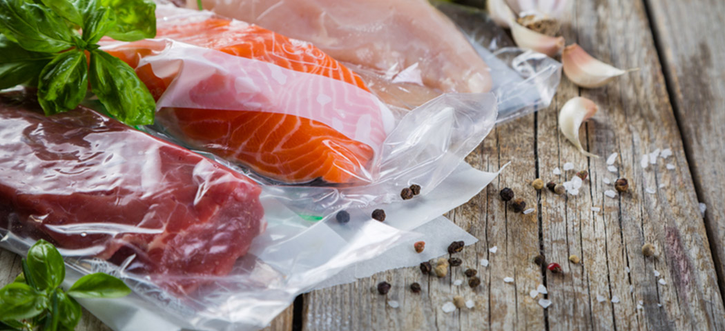 Sac sous vide gaufré vs sac lisse : quelles différences et quels usages ?